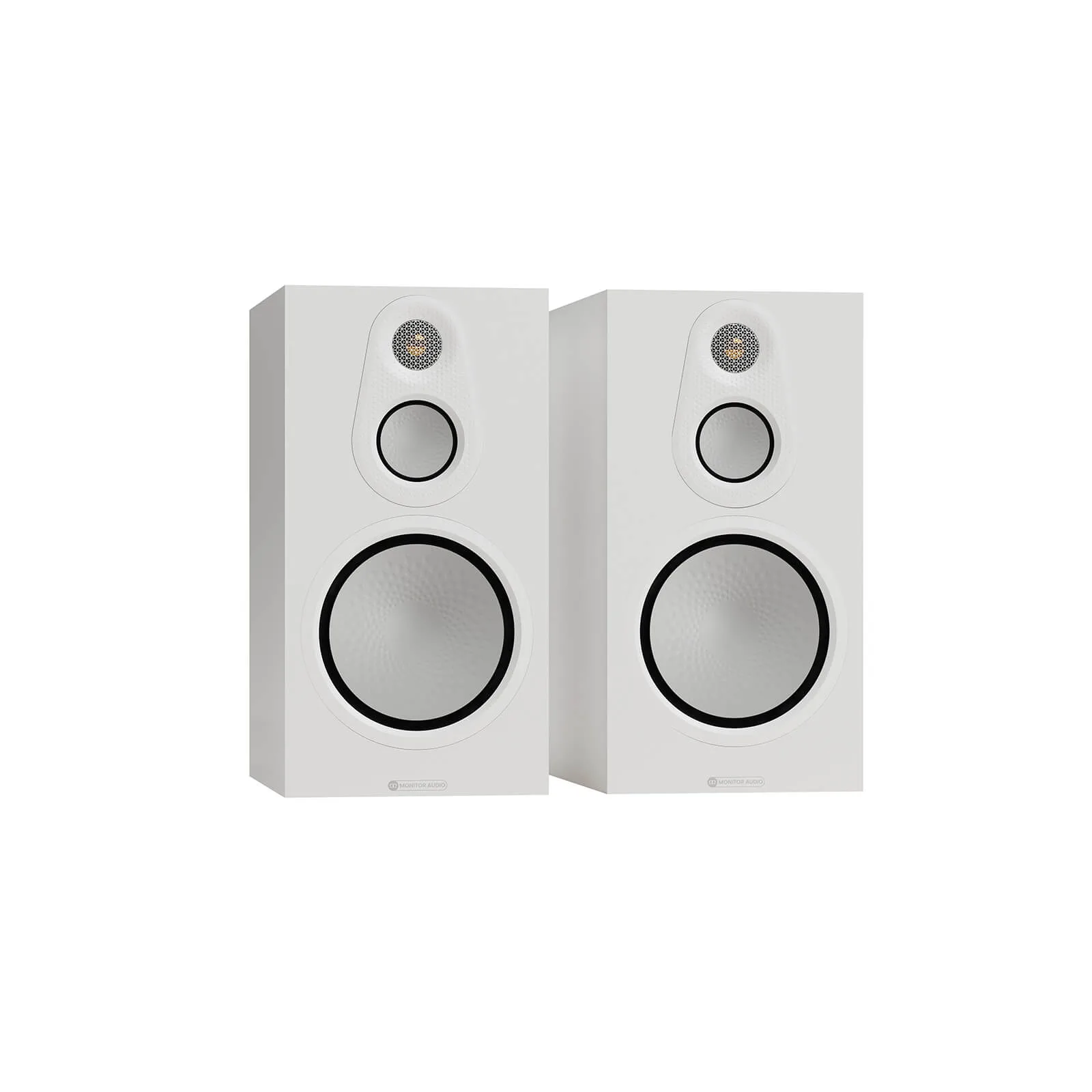זוג רמקולי מדף Monitor Audio Silver 100 8G, מבט אלכסוני מלפנים